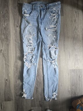 American Eagle Outfitters Light Blue Distressed Skinny Jeans